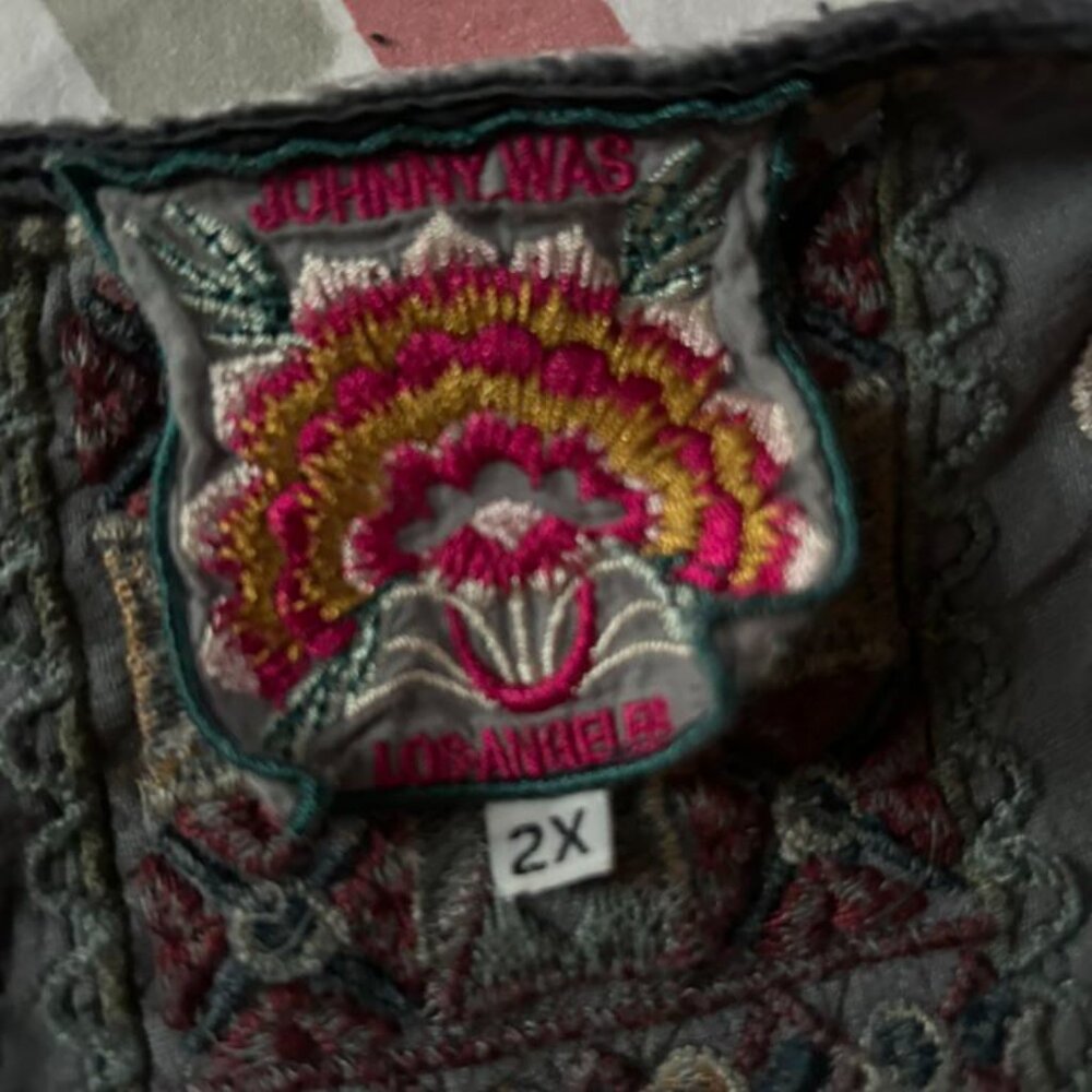 Johnny Was Cherelle Velvet top with handkerchief hem 2X - Picture 3 of 3